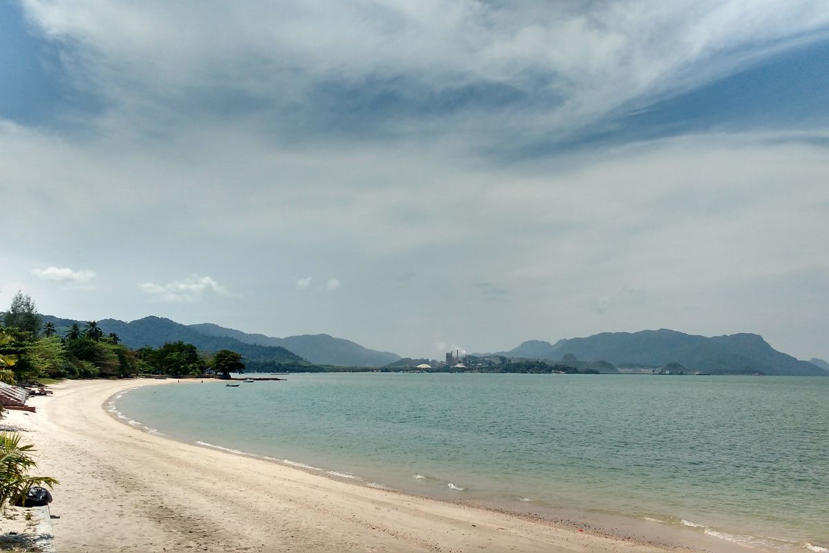 White sand and clear shallow water at Tanjung Rhu beach, Langkawi